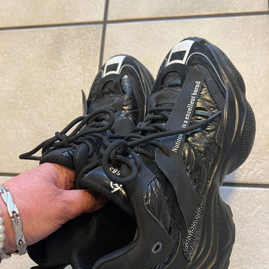 Svarta chunky sneakers med reflekterande detaljer - 3