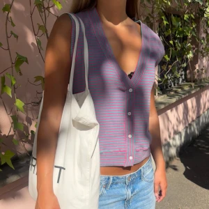 Randig topp - Säljer denna sååååå snygga randiga topp💖💖🤭🤭