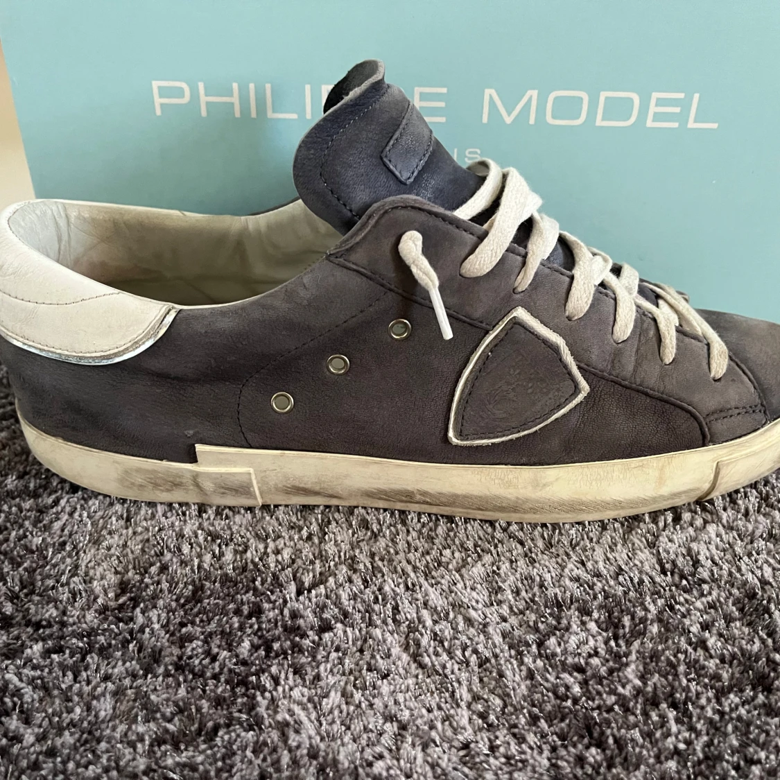 Philippe Model sneakers i grå mocka - 1