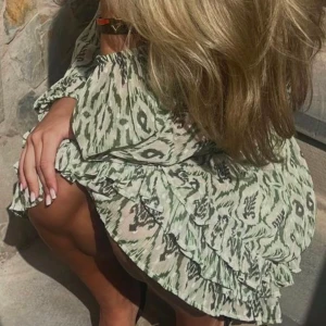 Zara klänning - Jättefin Klänning endast använd en gång från Zara i Stl Xs 😍Passar XS-S Nypris 449kr