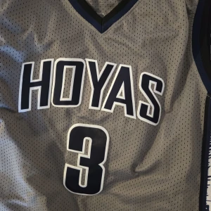 Nytt Basketlinne Georgtown Hoyas Iverson stl. L - Nytt basketlinne Georgtown Hoyas Iverson stl L. 