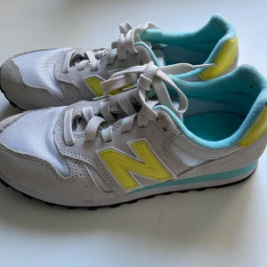 New Balance sneakers  - Så snygga med balance skor till sommaren🩵använda få gånger så nästan som nya.