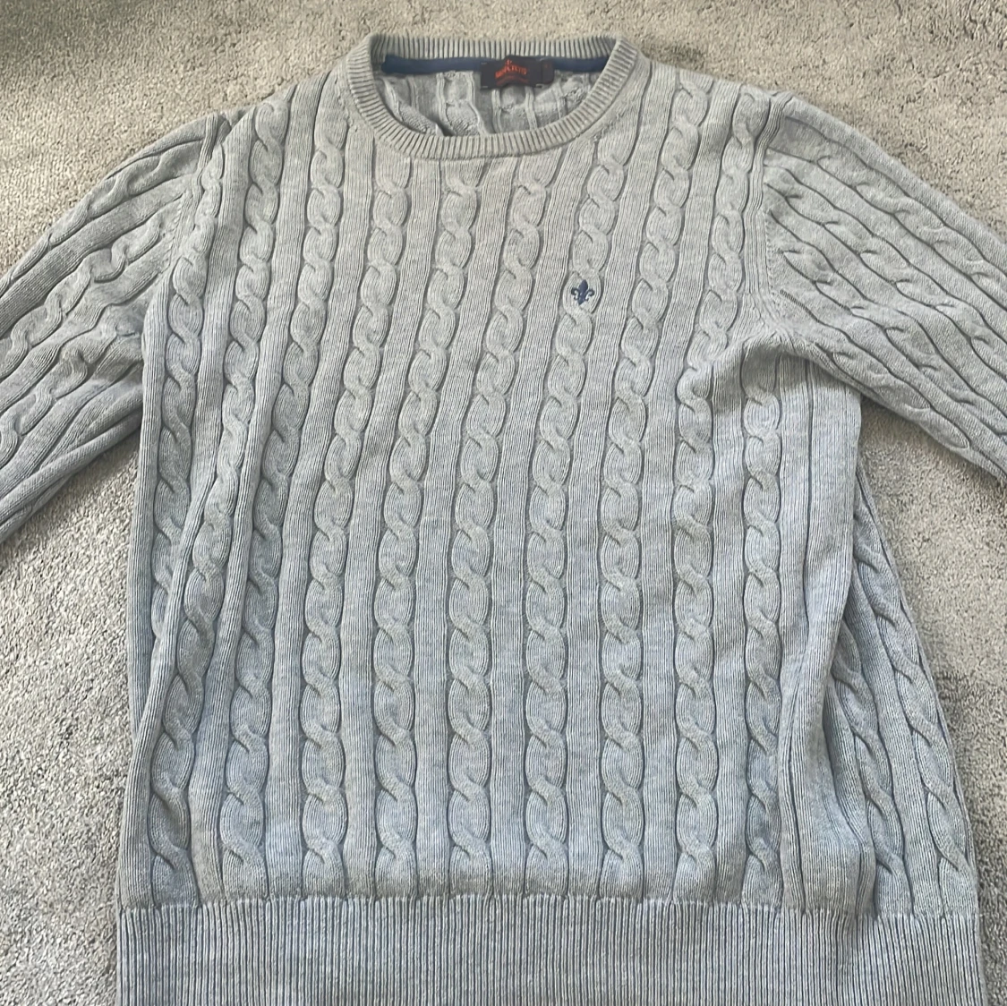 Ljusgrå kabelstickad tröja från Morris - 3