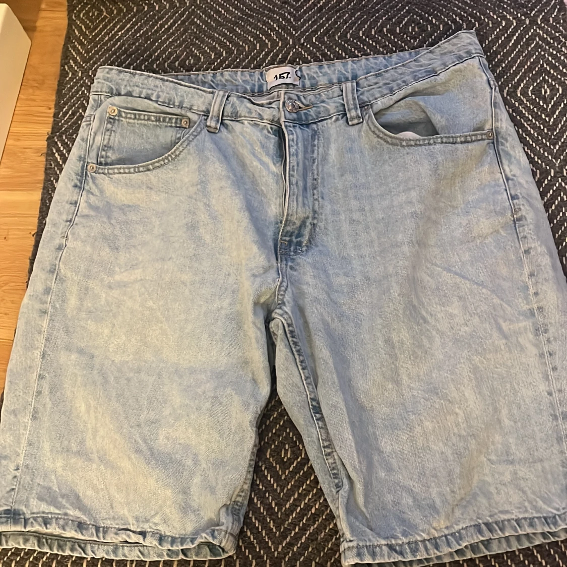 Ljusblå jeansshorts från 157