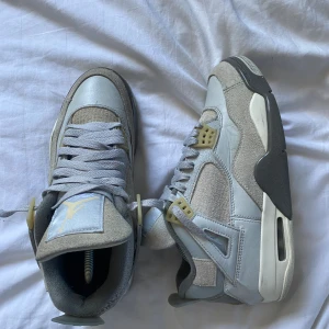 Jordan 4 craf - Hej, säljer nu ett par Jordan 4 i relativt bra skick se bilderna. Storlek 42. Original box finns. Såklart äkta bevis finns på bilden finns annars mer bevis. Hör av dig vid minsta lilla intresse eller fråga😄