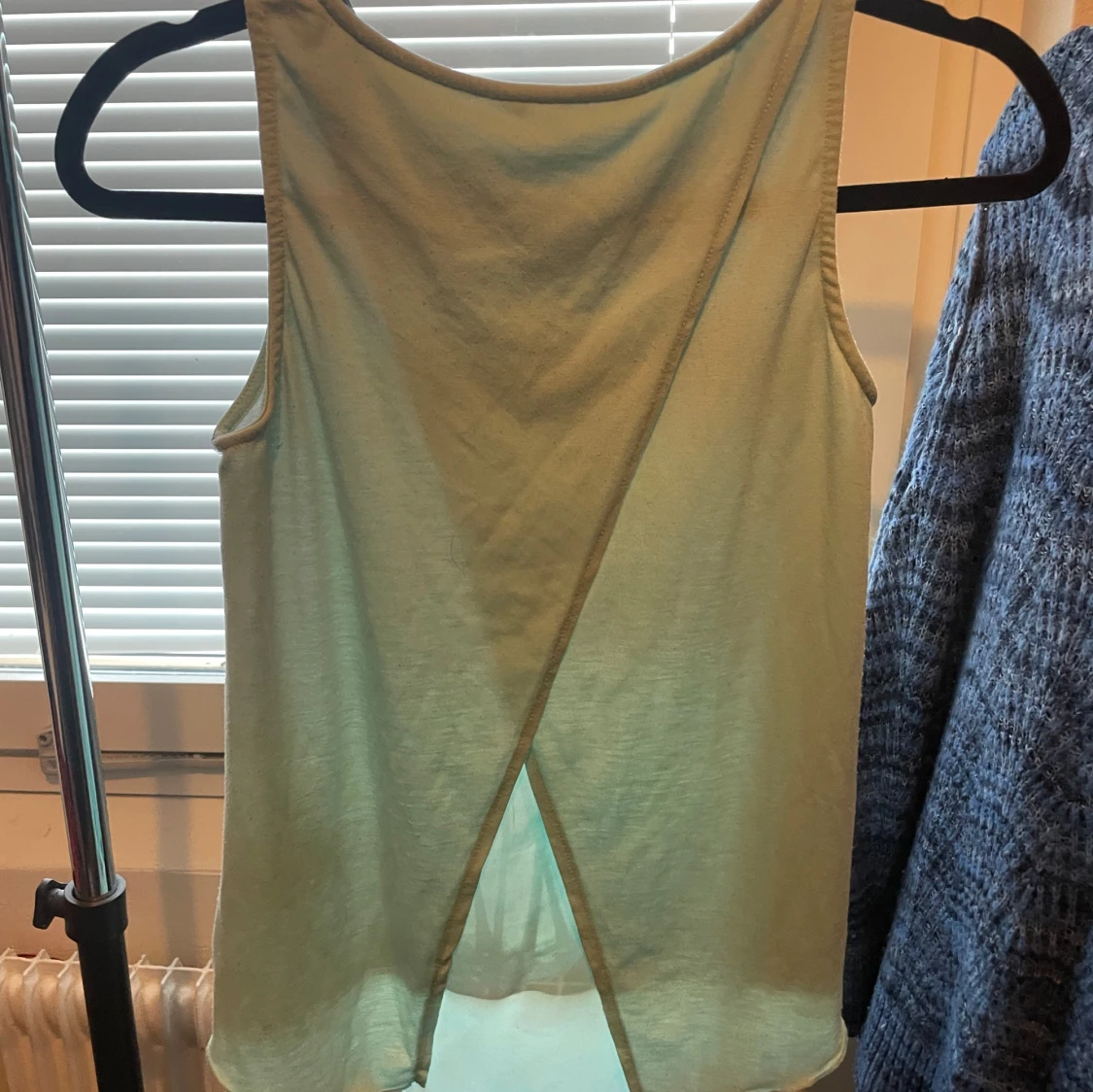 Grön linnetopp med palmmotiv H&M - 1