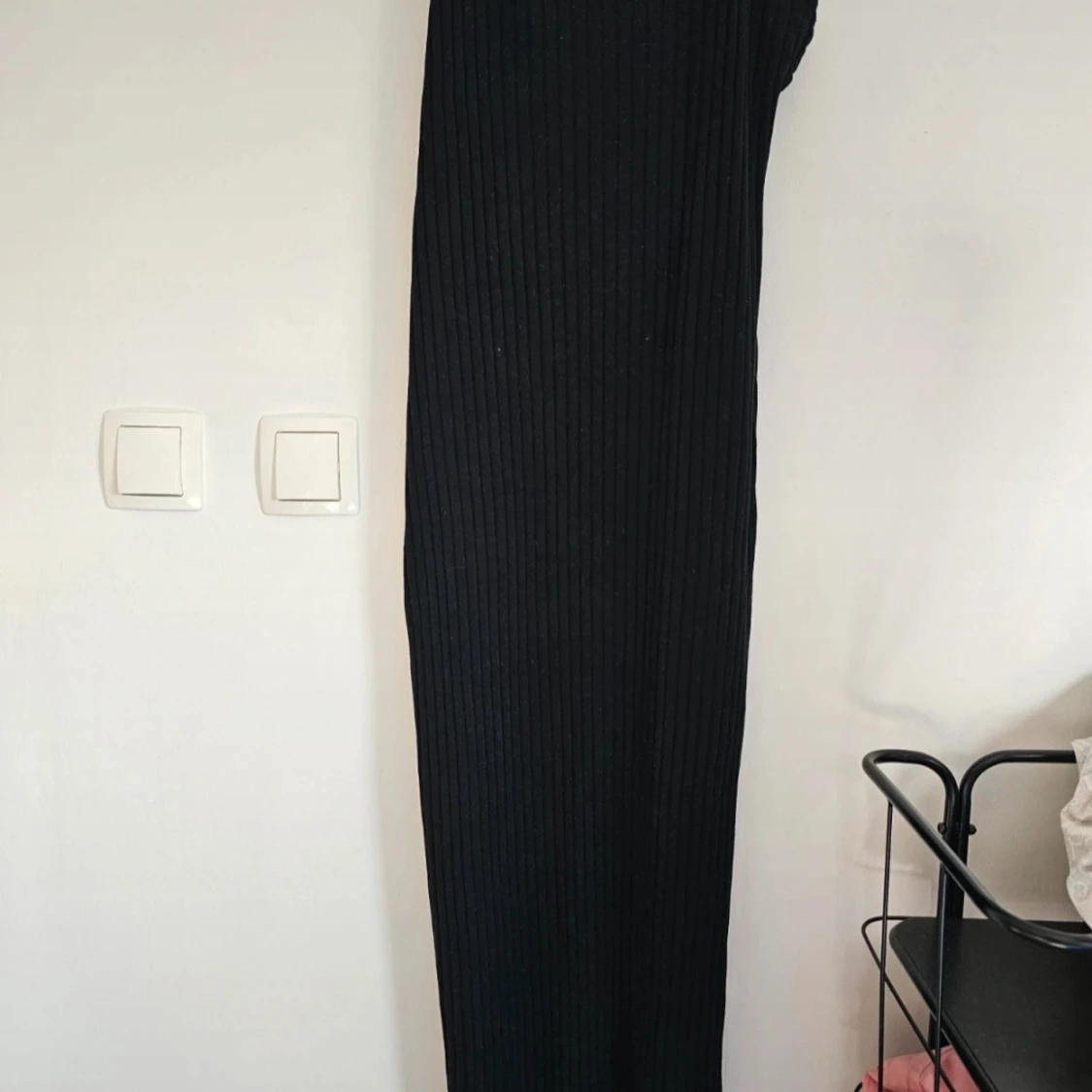Svart ribbad långklänning från Zara - 1