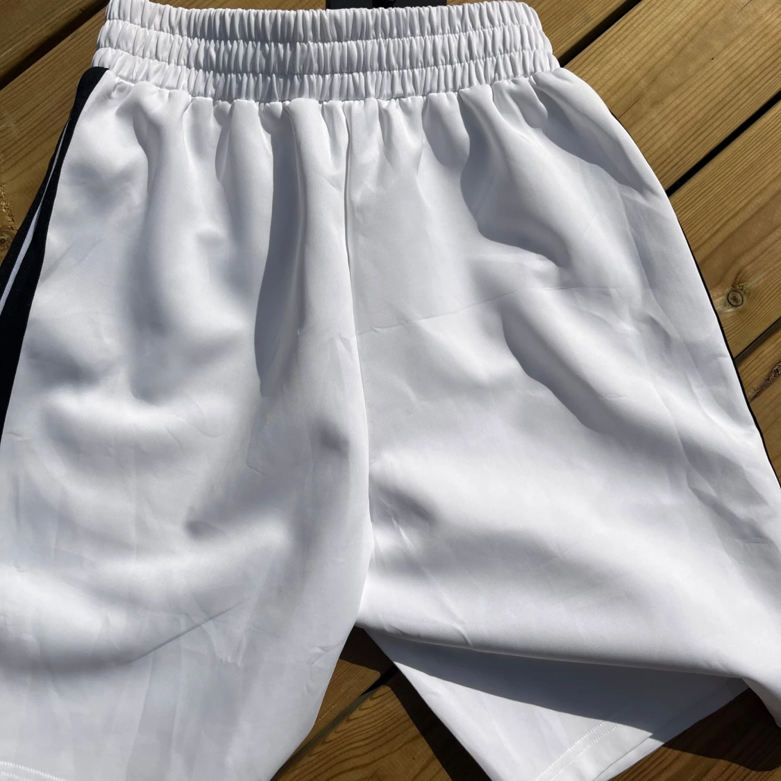 Palm Angels vita shorts med svarta ränder - 3