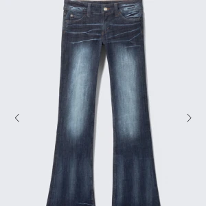 Mörkblå jeans, cheap monday  - Mörkblå jeans från weekday, inga tecken på användning, helt slutsålda, storlek 28/32