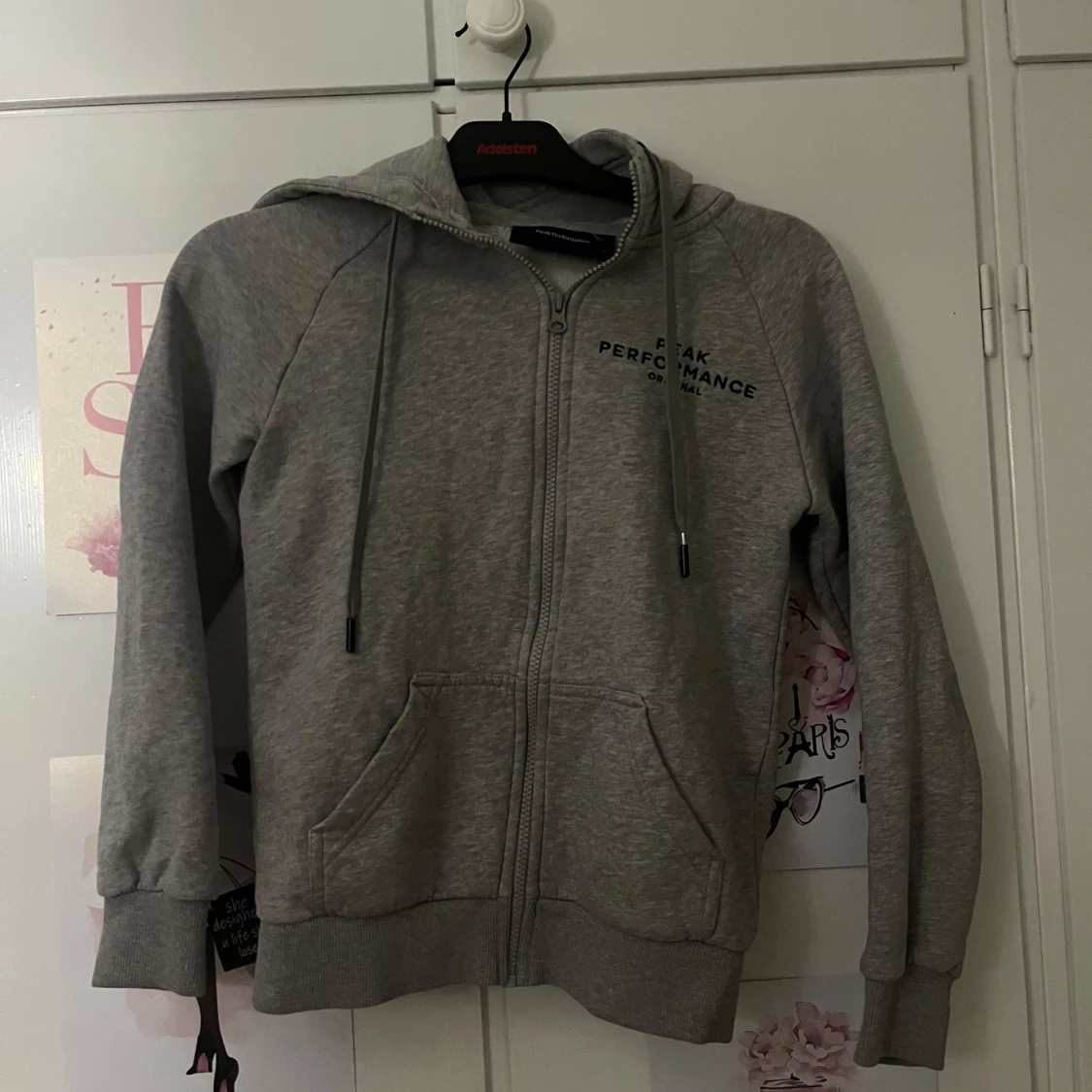 Grå hoodie från Peak Performance XS - 1