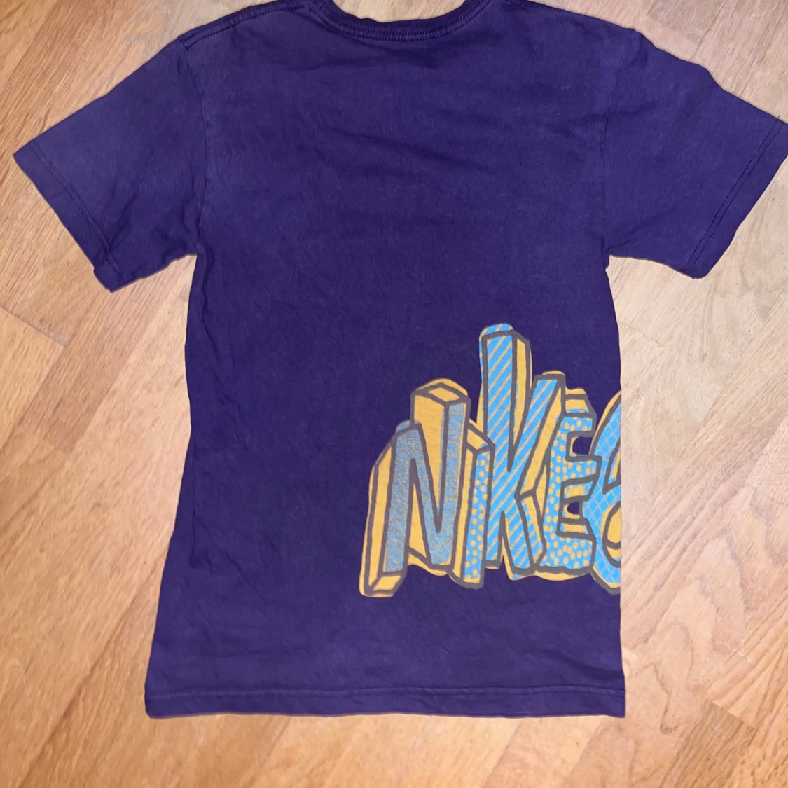 Lila Nike t-shirt med grafiskt tryck - 1