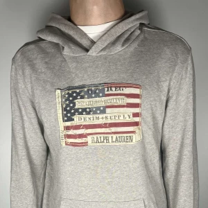 Ralph lauren Denim & supply hoodie - En riktig snygg Ralph lauren denim & supply hoodie i fint skick, storlek M, vid frågor är de bara att skriva // Gramenti 
