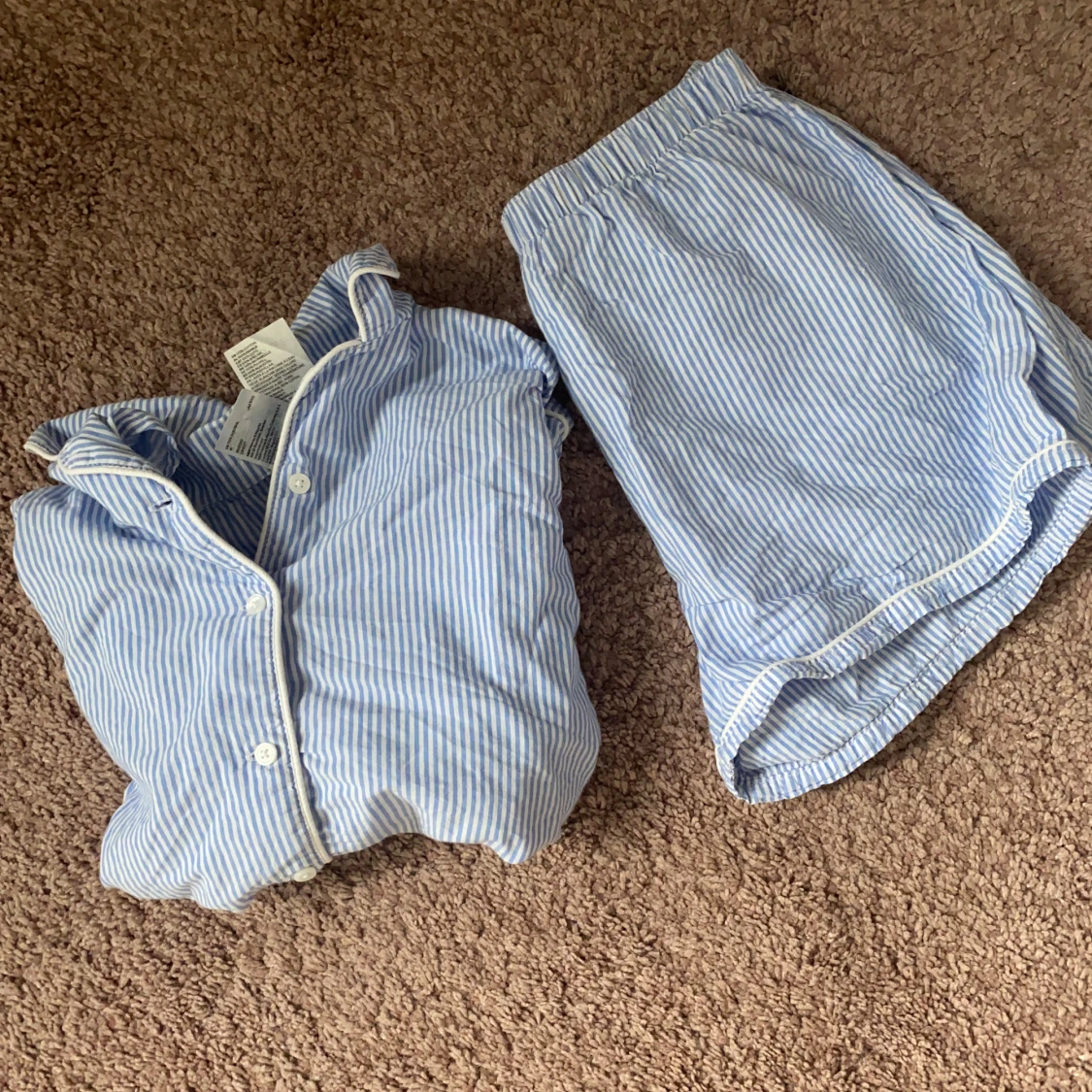 Blåvitrandiga pyjamasset  - 1