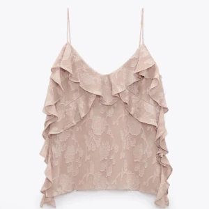  linnetopp med volangdetaljer - Super söt topp från zara! Säljer då den aldrig kommit till användning🥰🥰