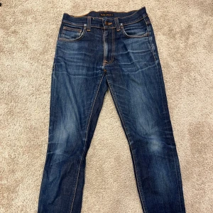 Nudie jeans lean deal  - Är 29/30 men skulle säga de sitter som 29/28 | Ända defekten är markerad på andra bilden 