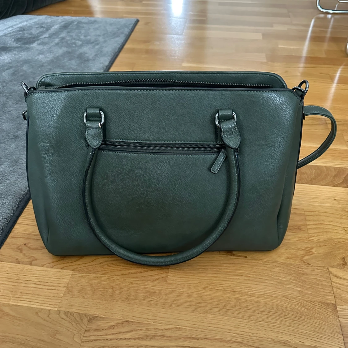Mörkgrön axelväska  - 1