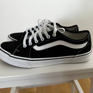 Svarta Vans Old Skool sneakers - Använda en gång. 