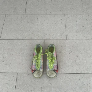 Nike vapor 14 Elite  - Ett par Nike vapor 14 Fotbollskor✅                         storlek 41 men passar mindre✅                                 Skick 7/10 med en rengöring ser de nya ut✅           Pris 250kr ✅                                                               Skriv vid minsta frågor🕰️ 