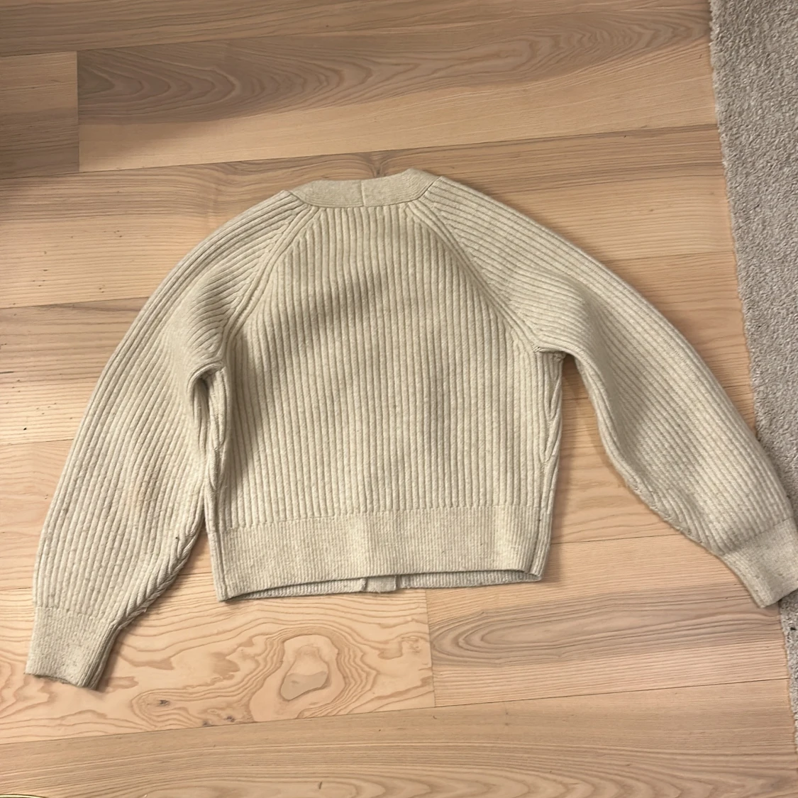 Beige stickad kofta från H&M - 1