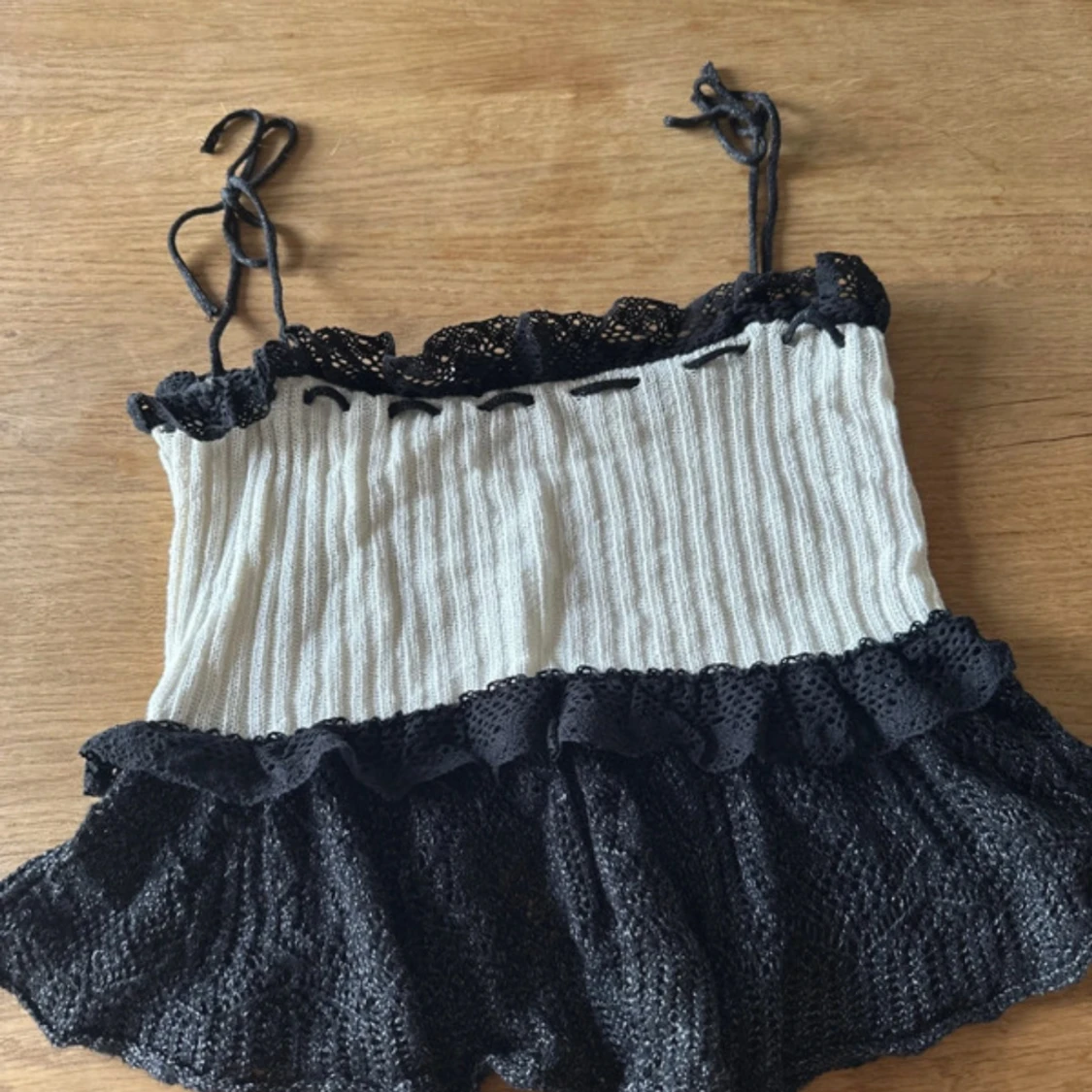 Beige och svart topp från Zara - 1