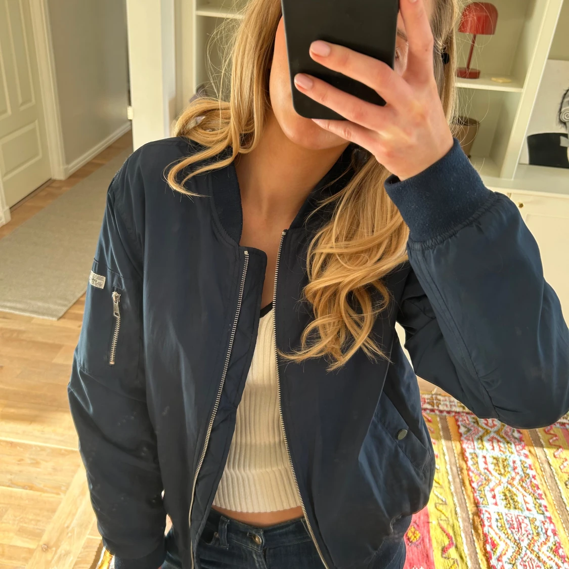 Mörkblå bomberjacka