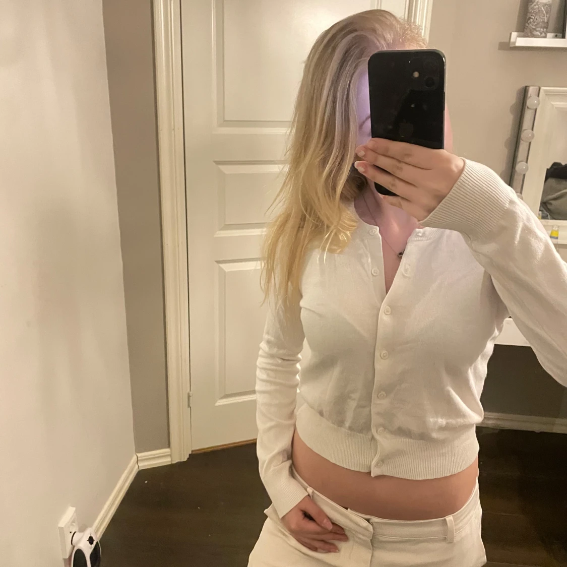 Vit kofta med knappar