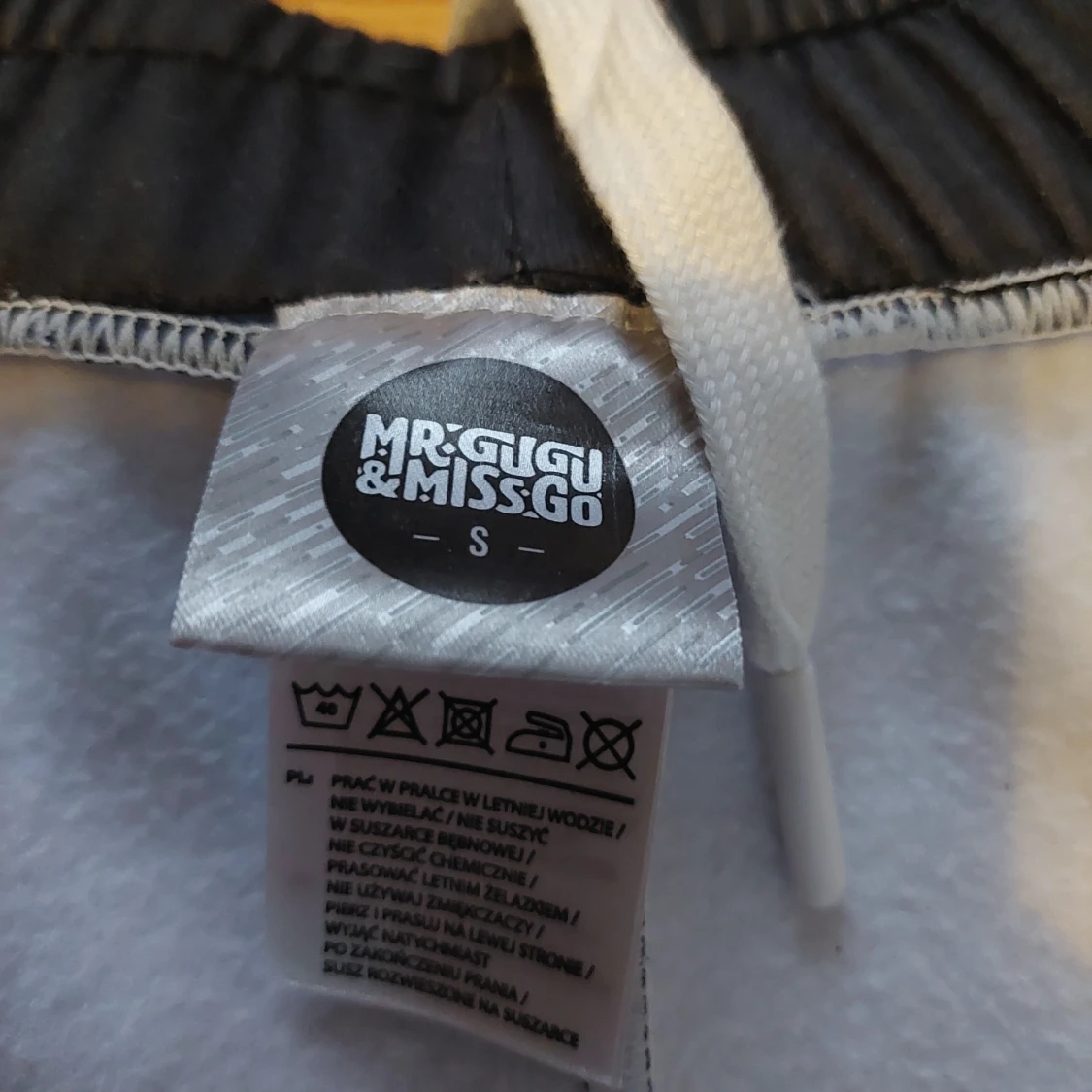 Svarta mjukisbyxor med rökdesign från Mr. Gugu & Miss Go - 3