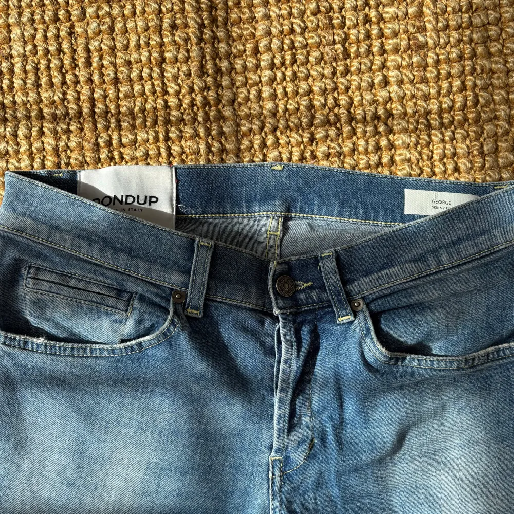 Dondup george jeans. Storlek 31.                             Svin bra skick 9,8/10 nästan helt nya! Priset är ej hugget i sten . Farkut & Housut.