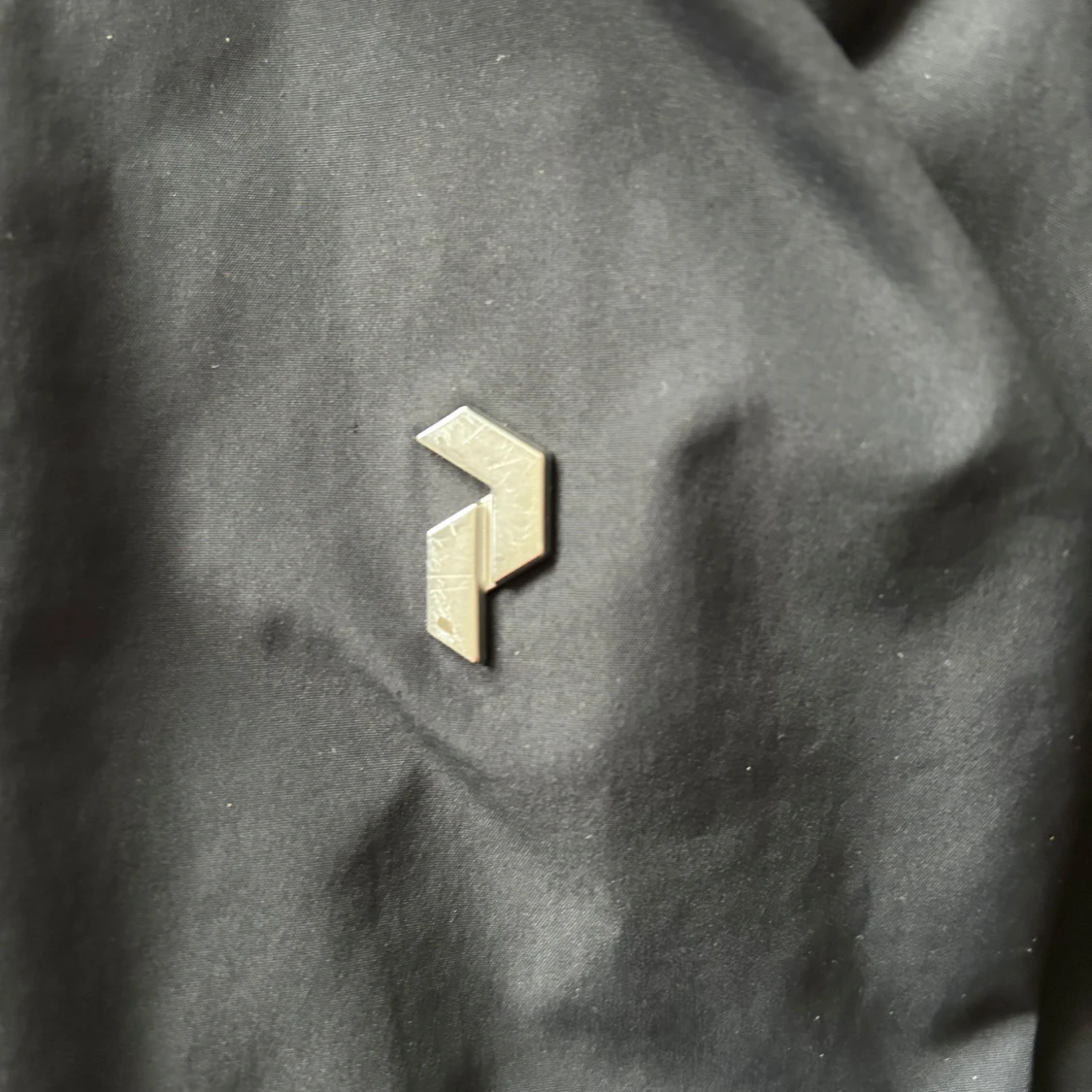 Vind och regnjacka peak performance  - 2