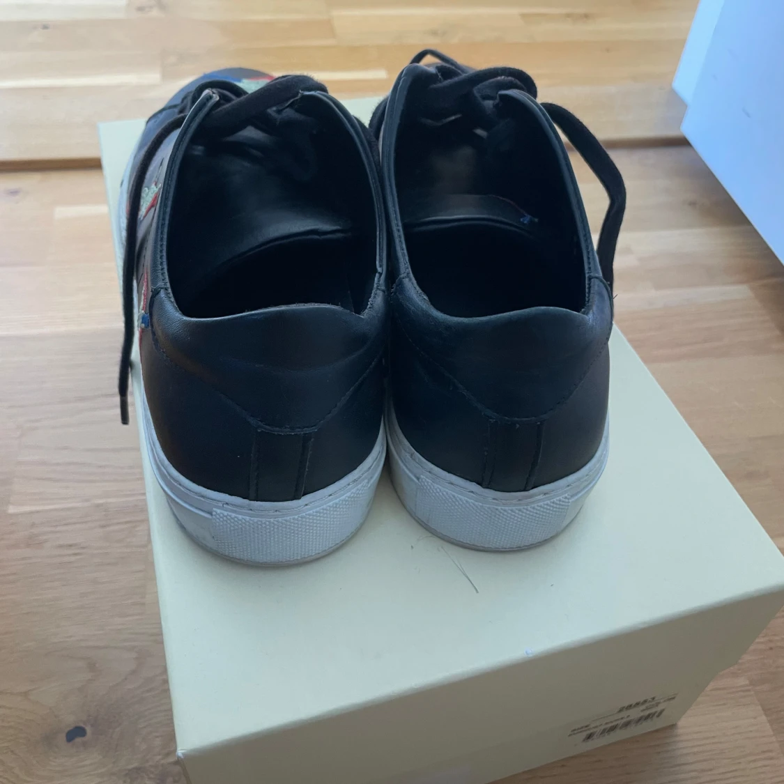 Svarta sneakers från Axel Arigato - 2