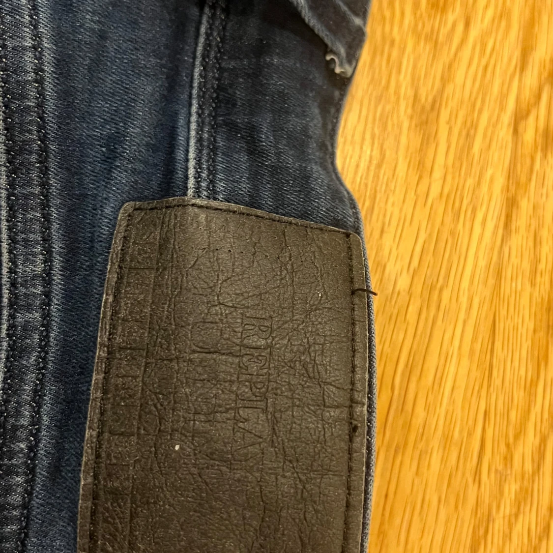 Mörkblå jeans från Replay - 2