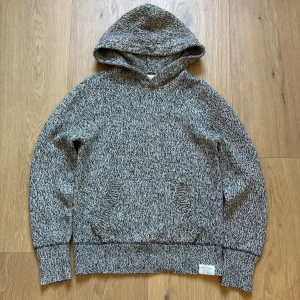 Stickad Raffe Hoodie  - Tja! Säljer en sjukt fet stickad vintage Ralph Lauren Hoodie. Storlek S utan defekter. Hör av dig vid frågor eller liknande✌️