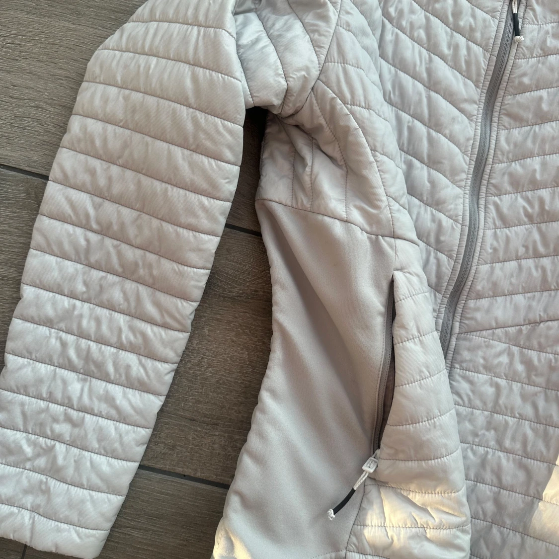 Vit quiltad jacka med dragkedja - 2