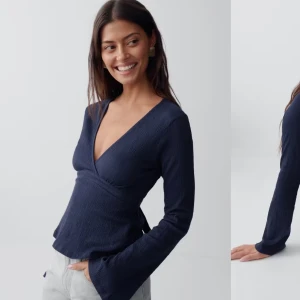 Mörkblå omlottopp - Snygg mörkblå v-ringad topp från Gina Tricot med långa ärmar och knytband som man knyter i ryggen. Använd fåtal gånger 