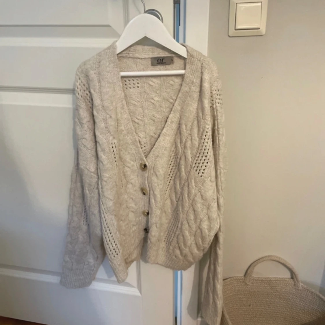 Beige stickad kofta  - 1