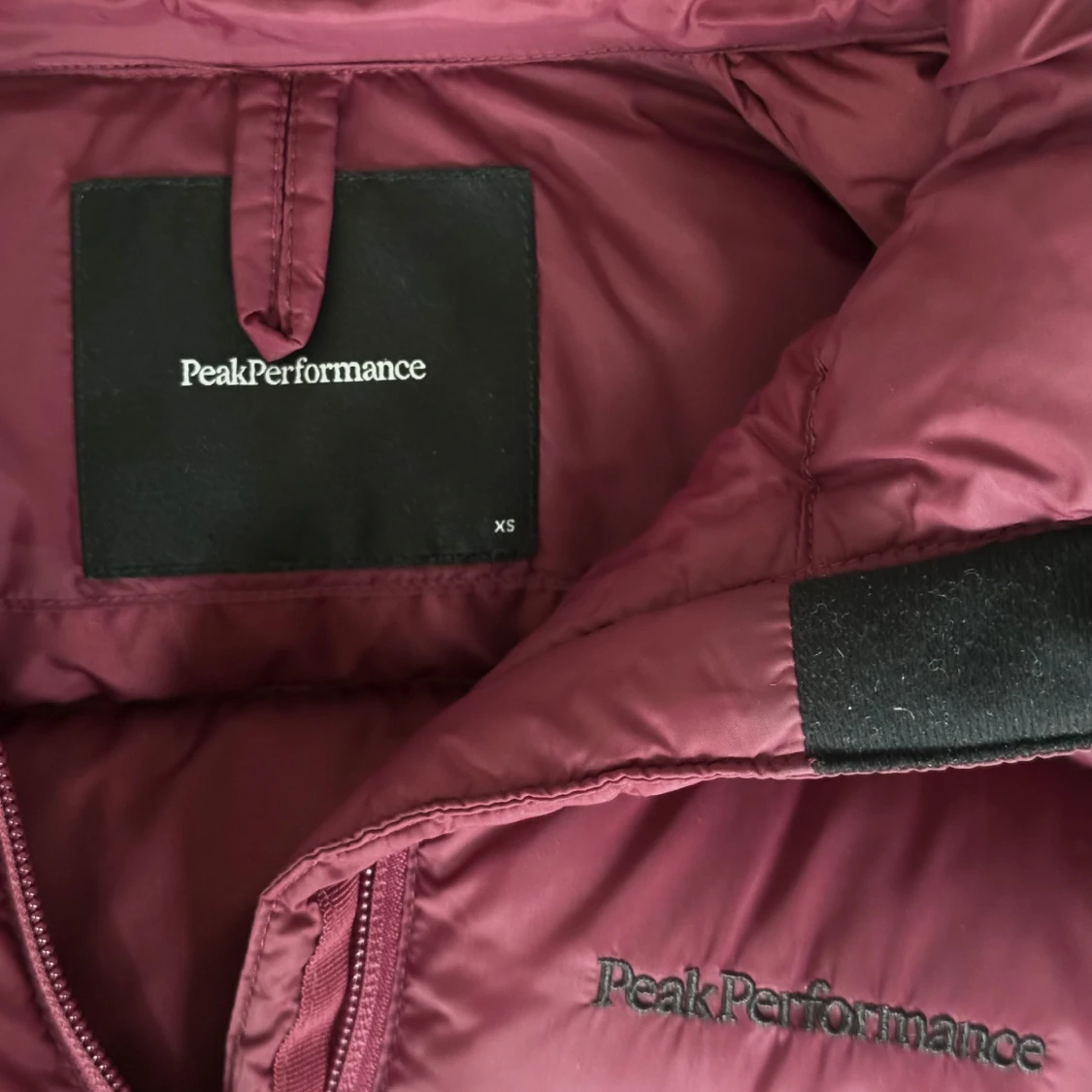 Vinröd dunjacka Peak Performance XS - 2