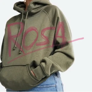 Rosa hoodie från bikbok  - Säljer denna snygga rosa hoodien med luva och snören. Tröjan är i storlek XS och är den mysigaste hoddien jag äger! Jag har vanligtvis storlek S i kläder men den är oversized så att den funkar super för både folk med storlek S och XS💕 skriv för fler bilder eller frågor! (Säljer även den gröna)