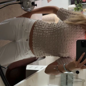 Beige topp - Snygg beige topp som passar till de mesta från Lindex 