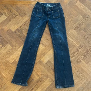Low waist jeans madlady  - Nypris 699 kr, använd fåtal gånger inga defekter, skriv om ni har frågor storlek: 38/extra tall    