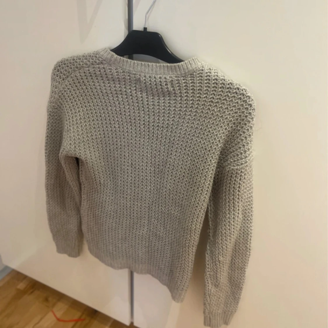 Beige stickad tröja med kattmotiv XS - 3