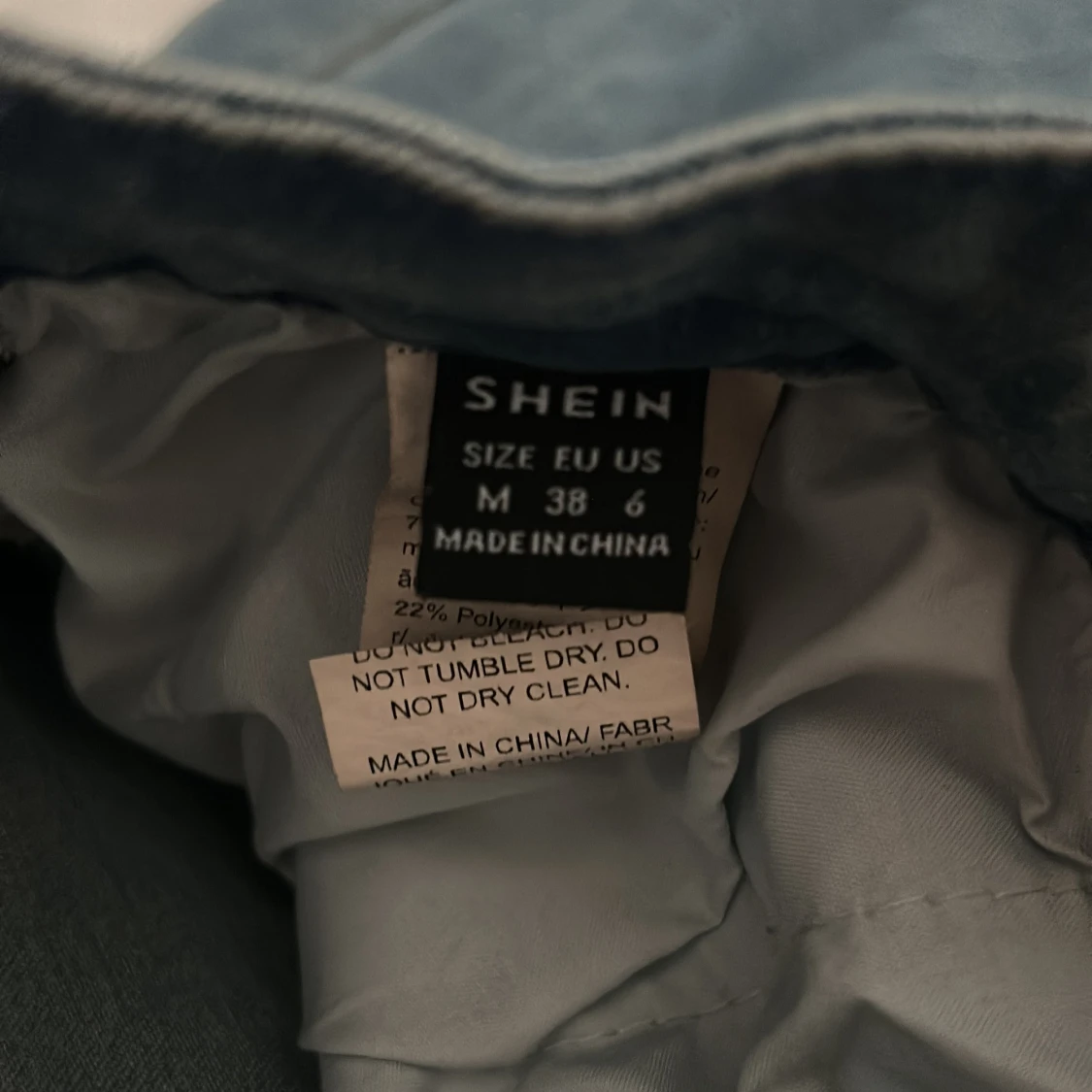 Bootcut jeans i ljusblå denim från Shein - 2