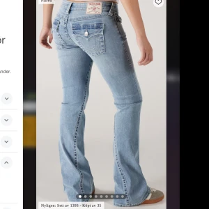 Ljusblå true religion jeans  - Ett par true religion jeans som jag blivit trött på. Knappt använda och är i nytt skick. Finns inga spår på användning. Skriv för bilder elr pris som går att diskuteras. 