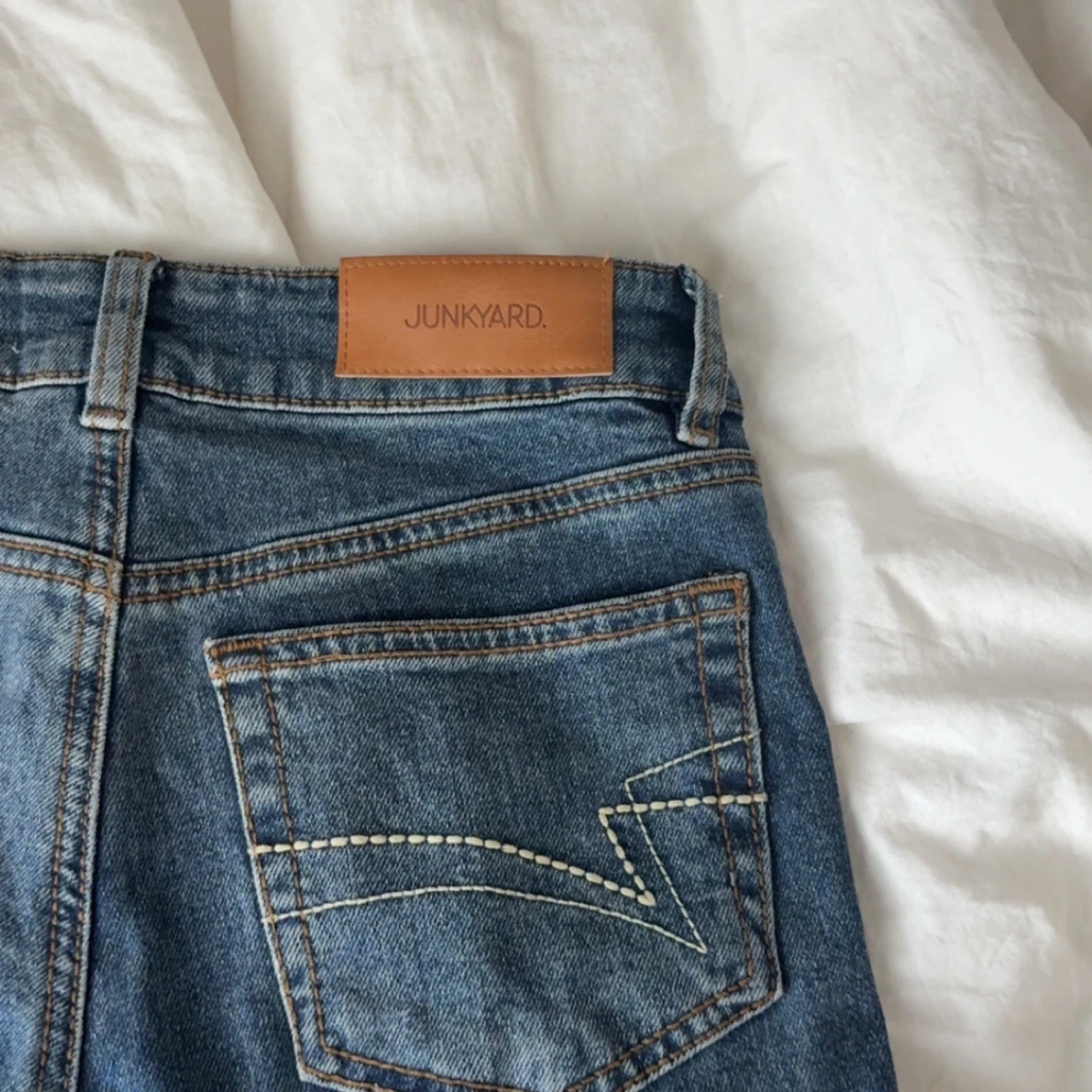 Blå bootcut jeans från Junkyard XS - 1