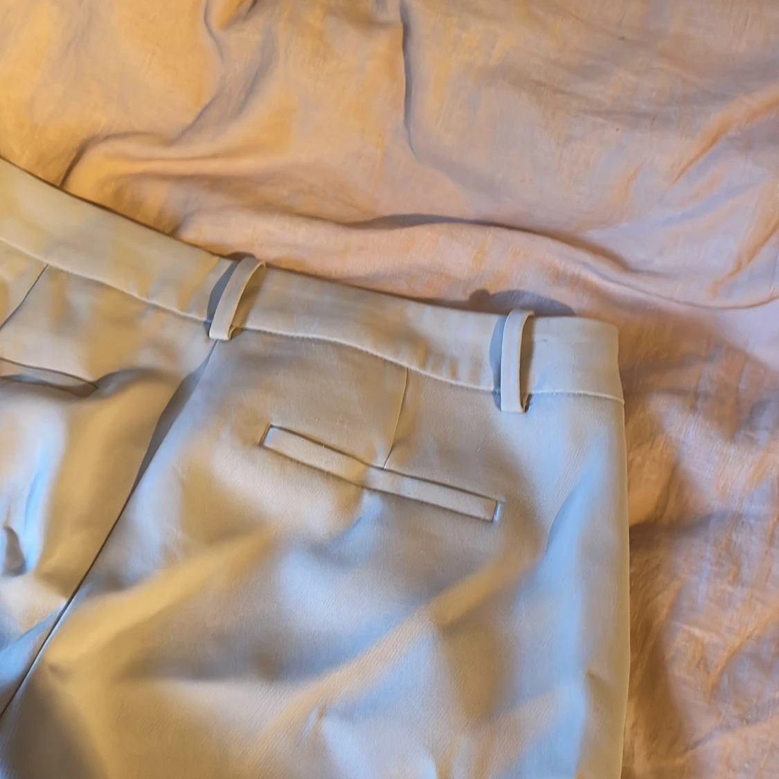 Beigea kostymbyxor från Bikbok  - 2