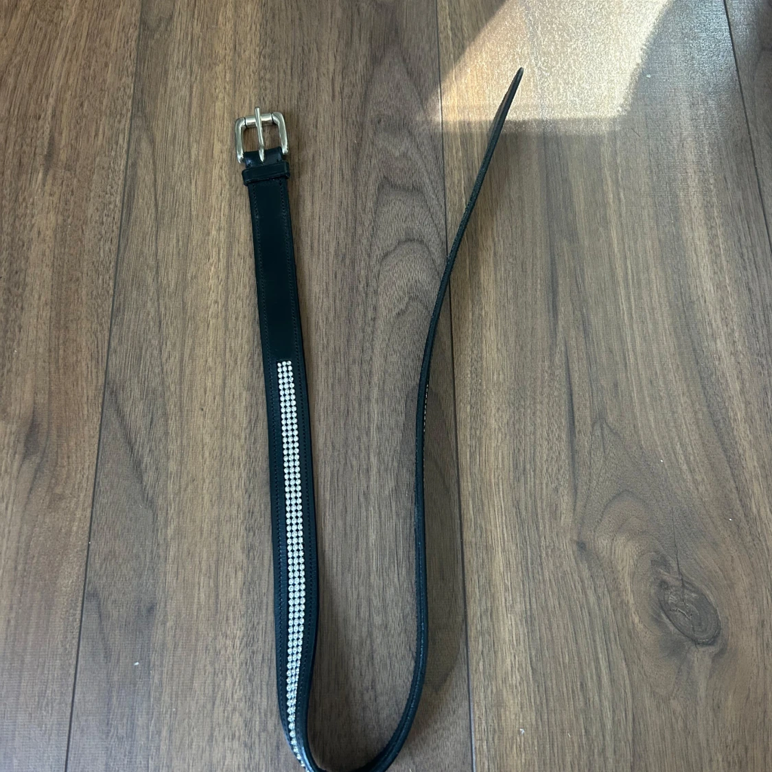 Svart skärp med silver glitter från hööks 