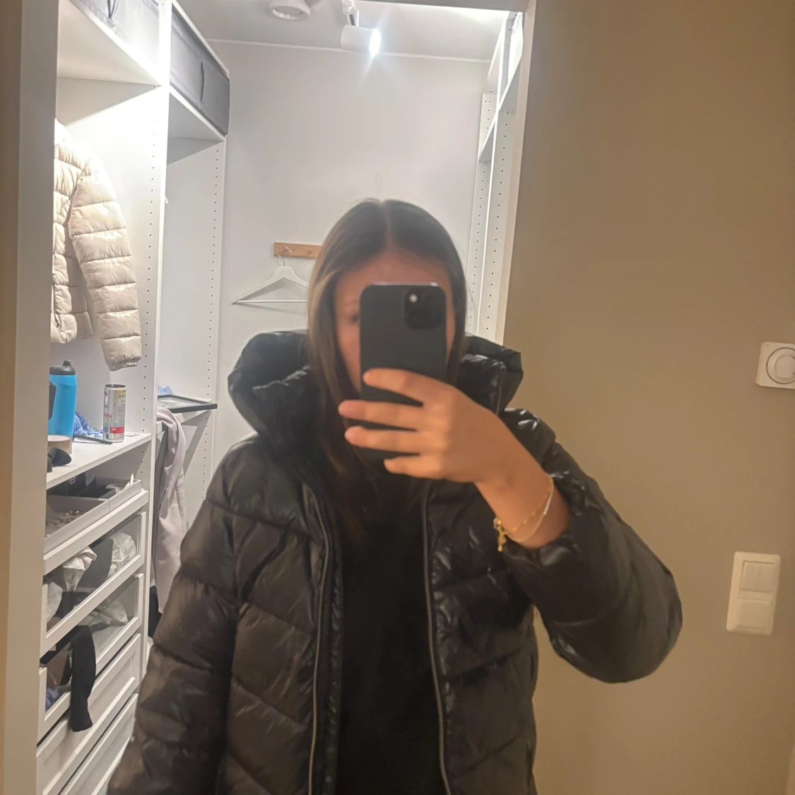 Svart pufferjacka med huva - 4