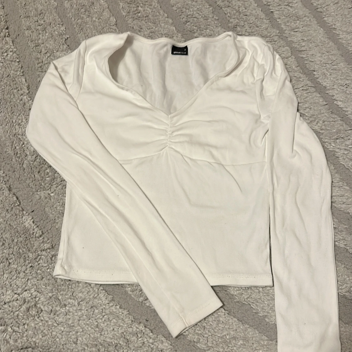 Vit långärmad croppad topp