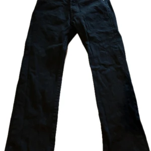 Svarta Levis 501 straight jeans - Klassiska svarta Levis 501, Storleken är 32/32