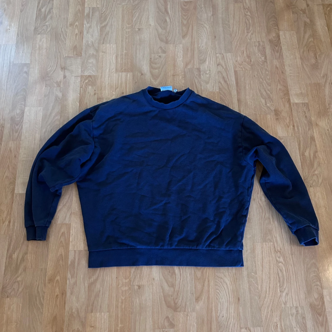 Mörkblå sweatshirt från ASOS Design