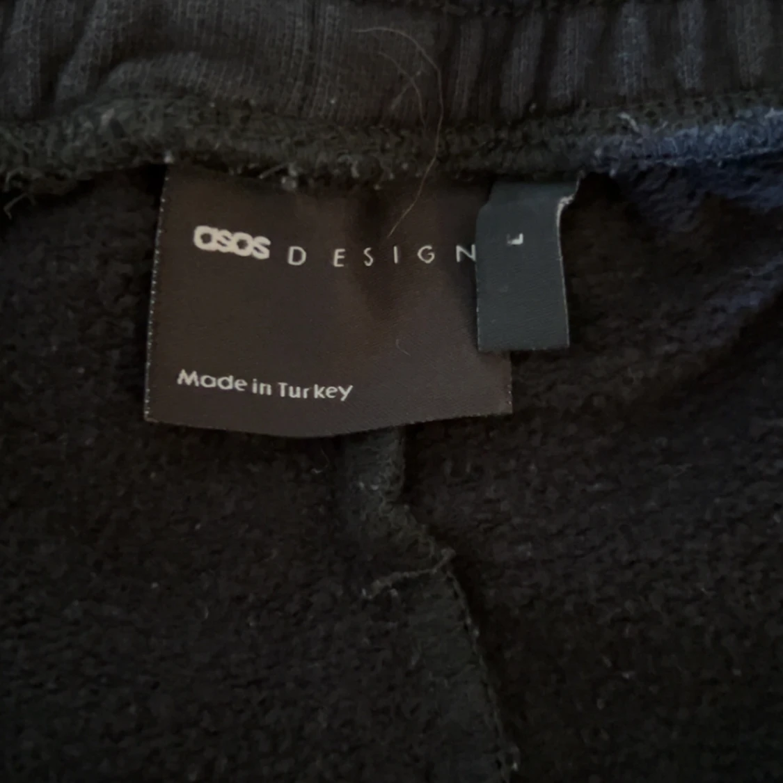 Svarta cargopants från ASOS DESIGN - 2
